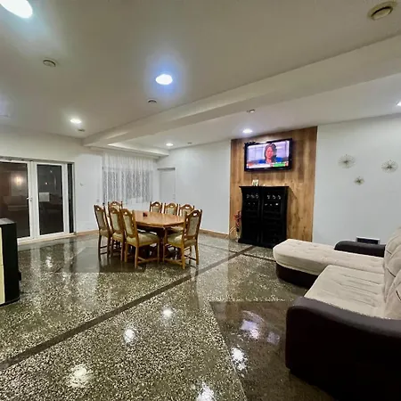 Mecho Villa